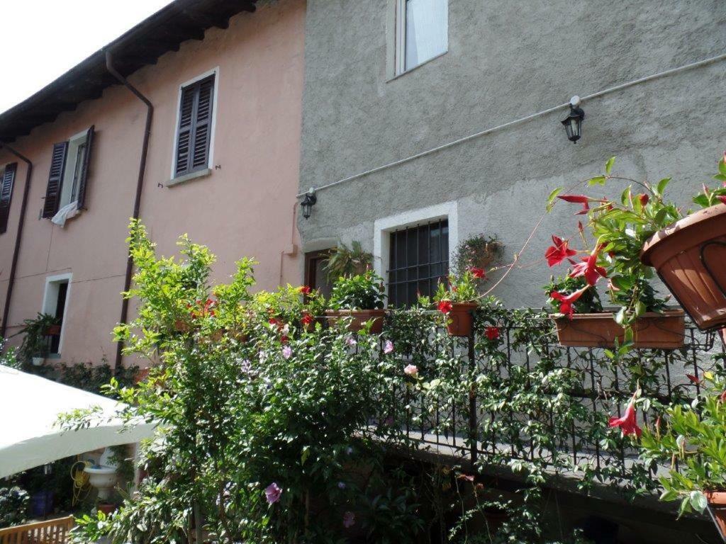 B&B Zia Lina Dongo Esterno foto